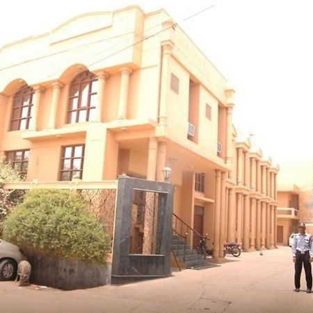 Hotel The Shubham Vrindāvan Esterno foto