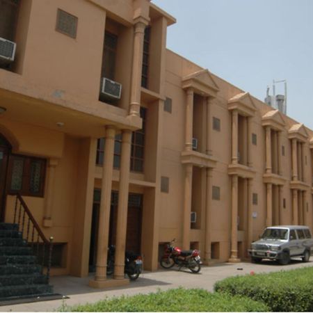 Hotel The Shubham Vrindāvan Esterno foto
