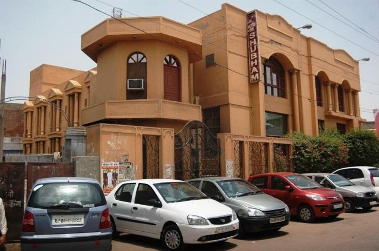 Hotel The Shubham Vrindāvan Esterno foto