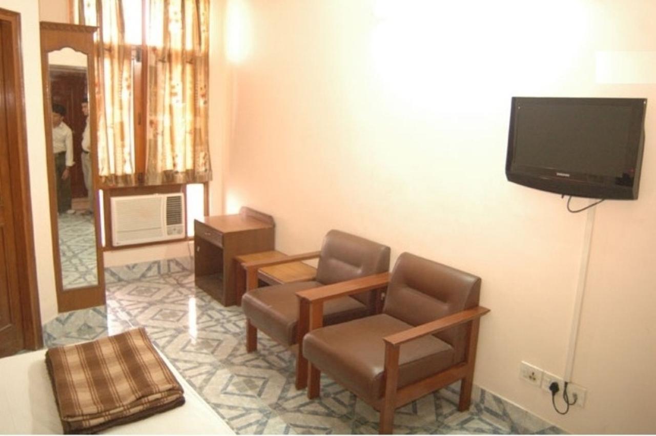 Hotel The Shubham Vrindāvan Esterno foto